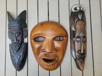 3 Masques Sculptures Muraux En Bois - 3 Wooden Carved Wall Masks