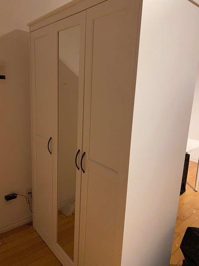 Meubles Ikea: lit double - armoire - bureau dans Articles multiples  à Longueuil/Rive Sud - Image 2