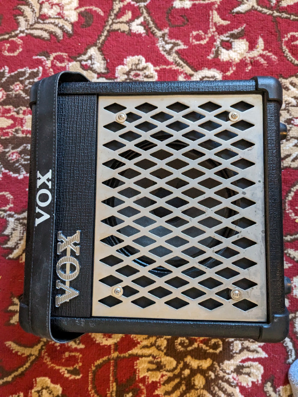 Almost new Vox Mini 5 Amp in Amps & Pedals in City of Toronto - Image 4