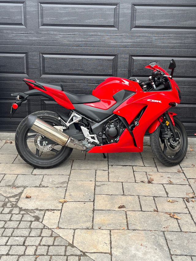 2015 Honda CBR300RA with ABS in Sport Touring in Ottawa - Image 2