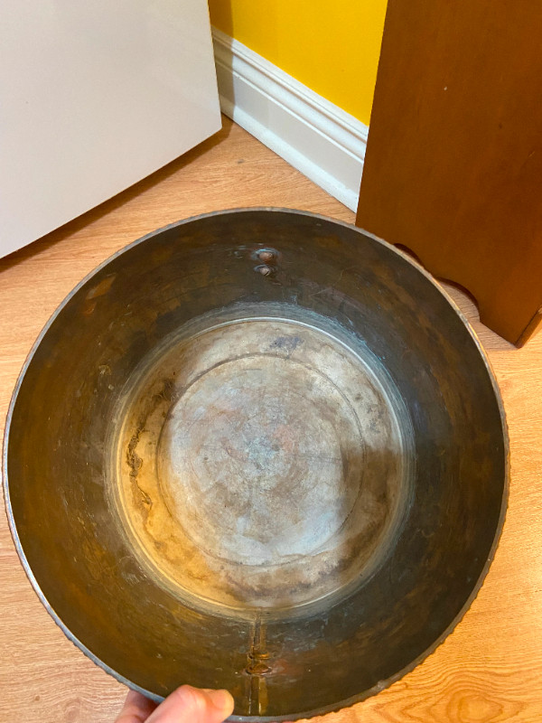 Vintage Large Brass Planter Bucket with Ring Handles in Arts & Collectibles in Oshawa / Durham Region - Image 4