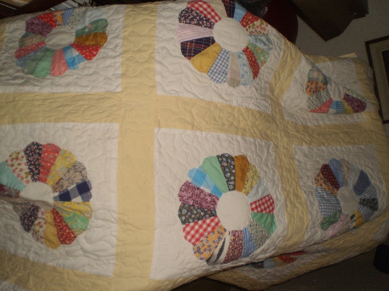 Quilt queen size, King size comforter, other Beds & Mattresses