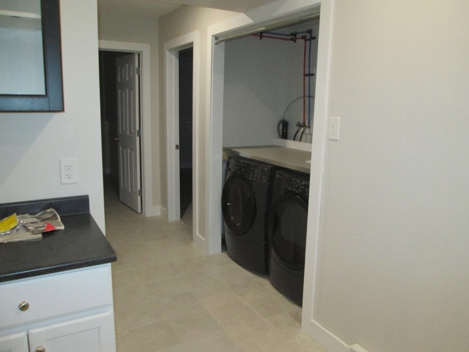 2 bedroom, 1 bath with 5 appliances 5