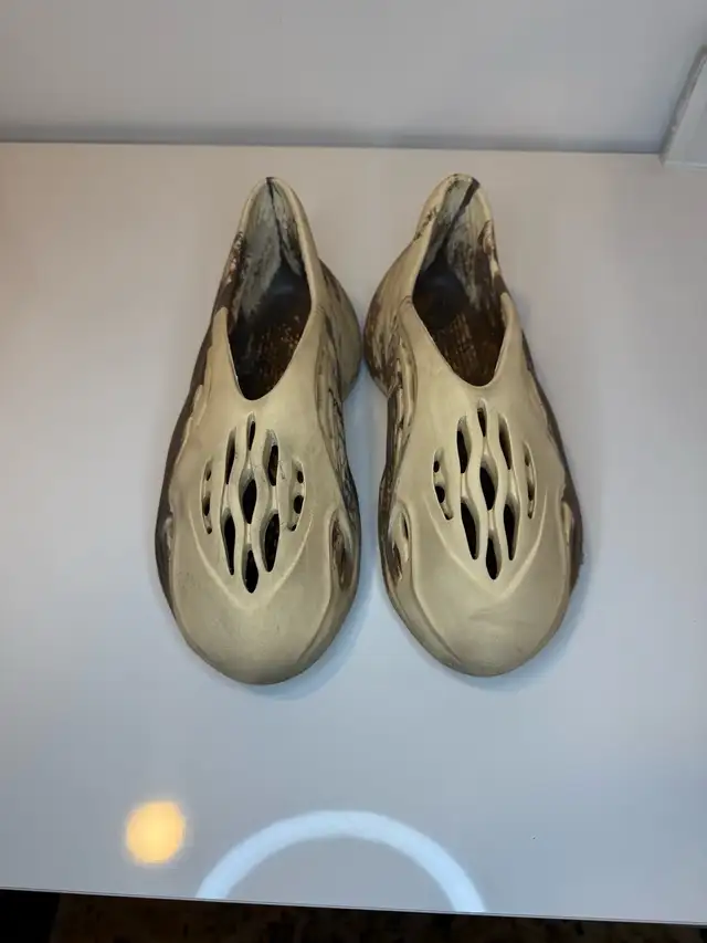Adidas Yeezy Foam RNNR in Men's Shoes in Windsor Region - Image 3