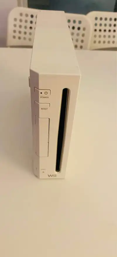 Nintendo Wii + plus de 100 jeux intégrés, View more