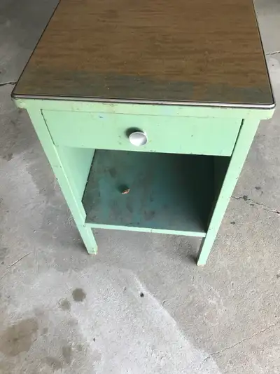 Vintage green medical supplies desk Dimensions in pic. $40 obo Leave cell number for more info.