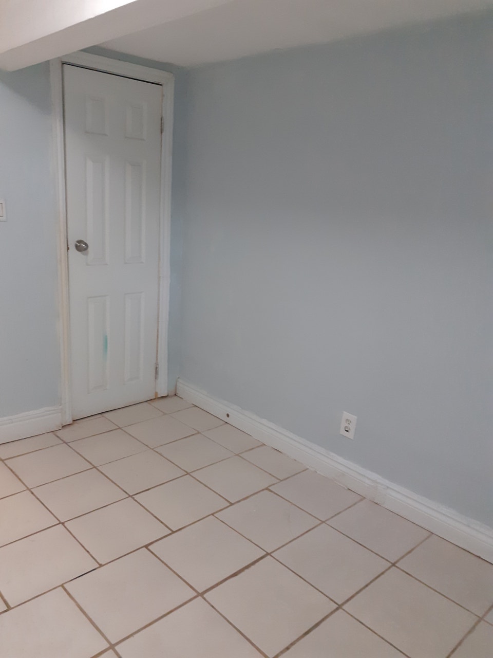 Basement 2Bedroom Unit, Rent $1400, Pharmacy Ave. & Eglinton Av 3