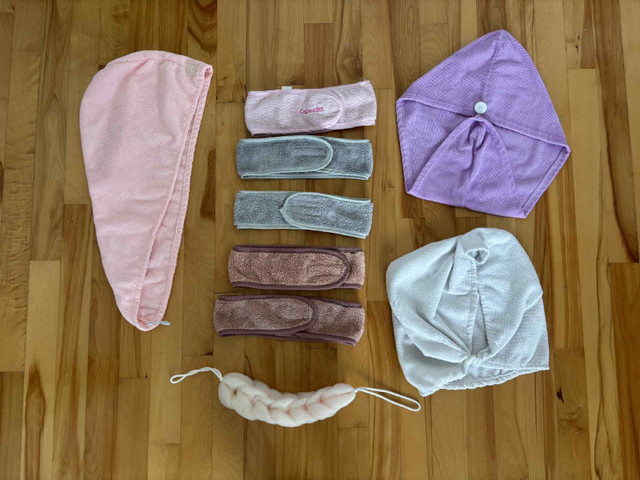 3 Serviettes, 5 bandeaux pour cheveux ET houppette NEUVE pour 15 dans Santé et besoins spéciaux  à Longueuil/Rive Sud