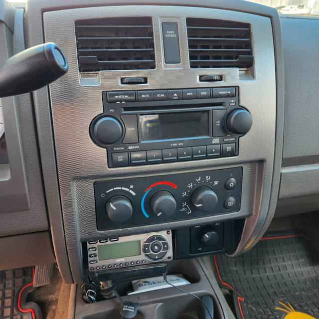 2006 Dodge Dakota SLT V8 Quad Cab 4WD in Cars & Trucks in Edmonton - Image 2