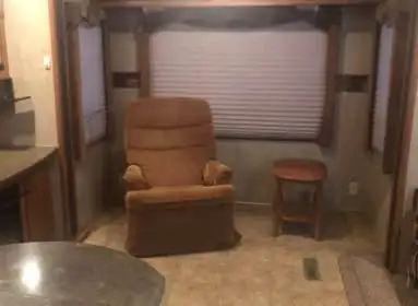 2012 Canyon Trail Fifth Wheel in Travel Trailers & Campers in Truro - Image 3