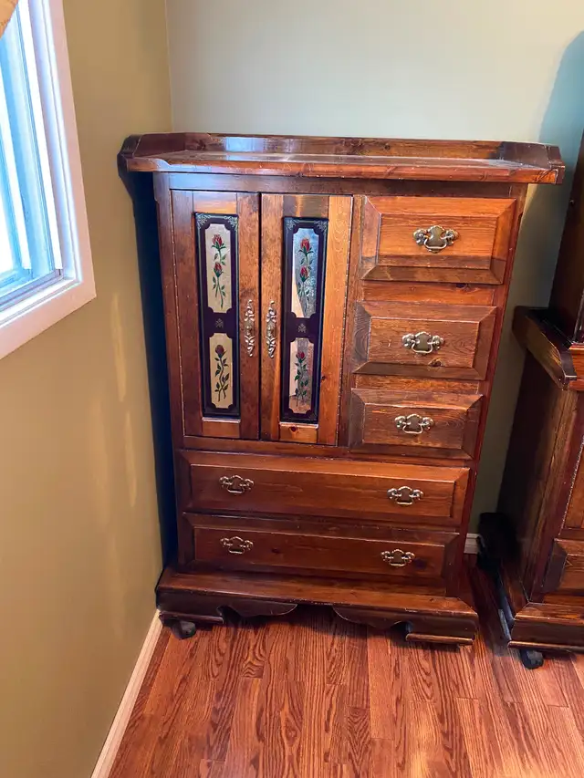 Vintage Solid wood dresser and Doorchest. in Dressers & Wardrobes in Calgary - Image 3