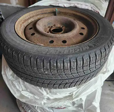4 snow tires on rims. 205/55r16 Michelin
