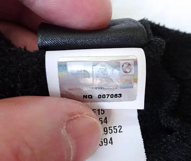 Men’s Medium NORTH FACE half-zip black fleece sweatshirt. in Men's in Markham / York Region - Image 7