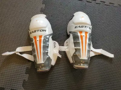 Hockey Shin Pads - Easton Mako 9" – Youth Good condition (Y4-6), View more
