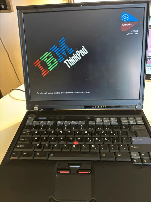 vintage IBM Thinkpad t42 in Laptops in Oakville / Halton Region - Image 4
