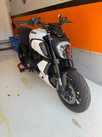 purchased this at GP bikes in May 2024. The original colour is black. Purchased with 1800kms The wra...