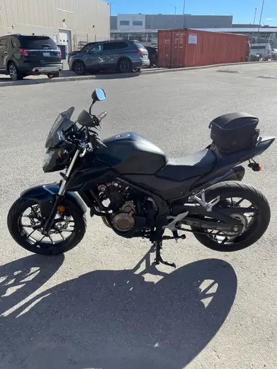 Tidy tail Center stand Tinted wind screen Heated grips Akrapovic exhaust Nelson Rigg tail bag and ra...