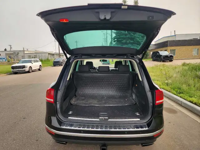 2016 Volkswagen Touareg- Fully Loaded  in Cars & Trucks in Edmonton - Image 7
