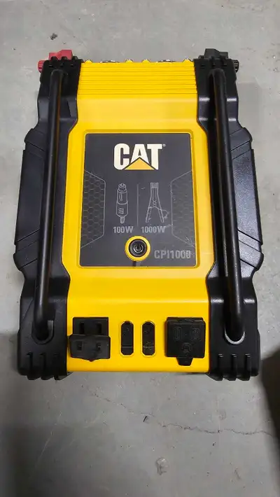 Provides up to 1000W of continuous power when connected directly to a battery. Features two AC outle...