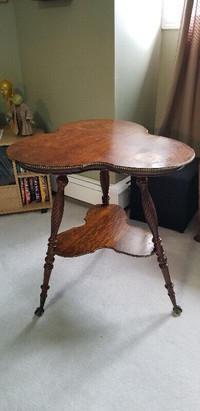 Antique Oak 3-Legged Cloverleaf Hall Table