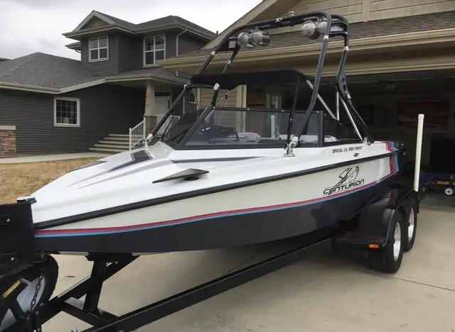 1992 Centurion Ski Boat For Sale in Powerboats & Motorboats in Prince Albert - Image 3