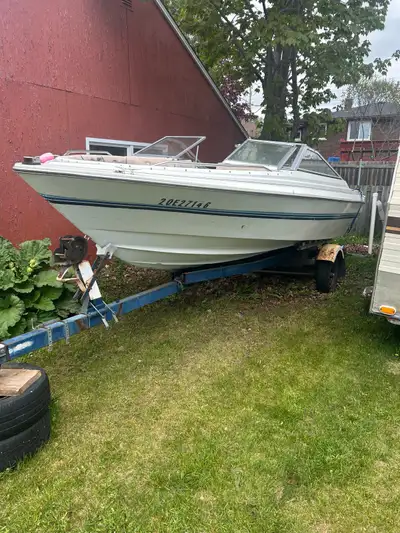 This Larson Capri bowrider is a project boat featuring a V6 Johnson outboard motor and comes with it...