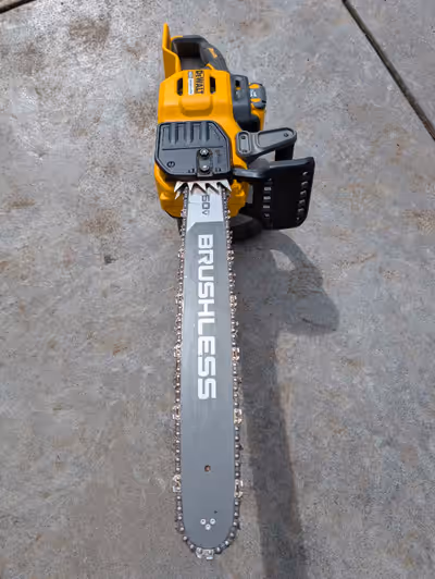 Full size, full power cordless 60 volt chainsaw. Used 5 or 6 times. Comes with 15 amp/hour giant bat...