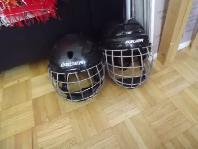 2YOUTHS-TEENS ICE HOCKEY HELMETS+FUL CAGE PROTECTION BAUER BUNDL in Hockey in City of Toronto - Image 6