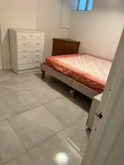 2 Bedroom Basement Apartment (Fully Furnished/Summer Sublet)