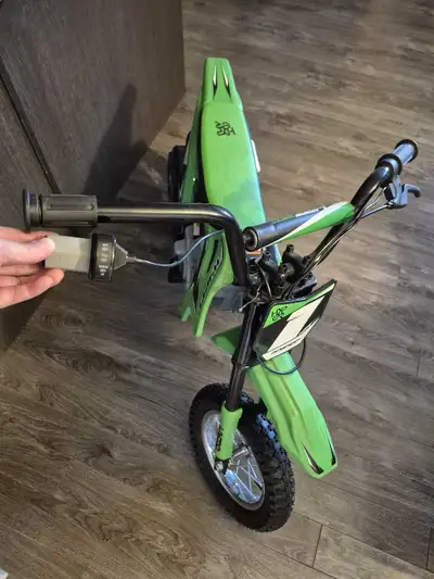 Can someone change a throttle on a electric dirtbike? I ordered a new throttle i just need someone t...