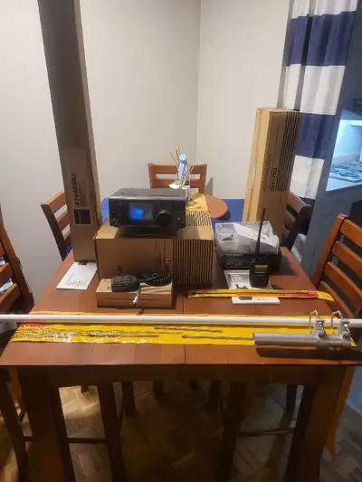 Plusieurs items de radioamateurs a disposer comprenant : Radio de base Icom IC-910H vhf/uhf/sat ALL-...