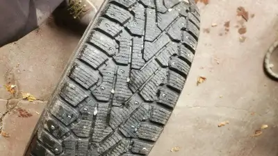Pirelli Ice Zero 225/75r16 avec roue Mitusubishi / mazda, 5x114.3, bore 67.1mm, aussi dispo roue de...