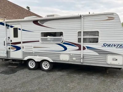 Very well kept trailer in good condition, No Leaks and everything works as it should , sleeps 6 , al...