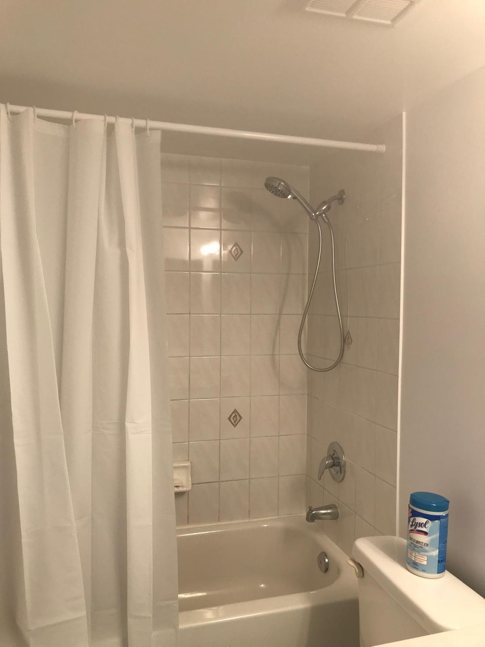 Studio Appartment for Rent - Lawrence West Subway 4