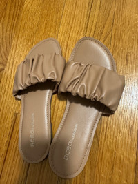 BCBG Generation Women’s slippers sandals size 7