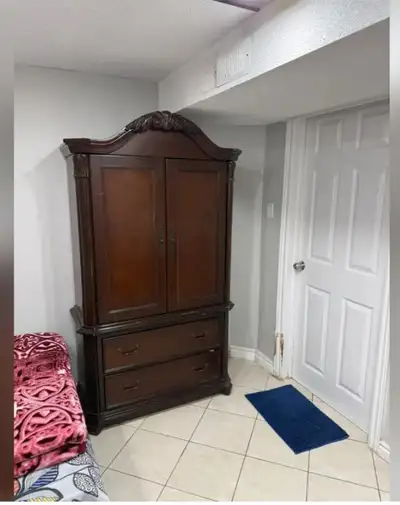Furnished private room in basement for a female to rent. Utilities and wi-fi included. Close to bus...