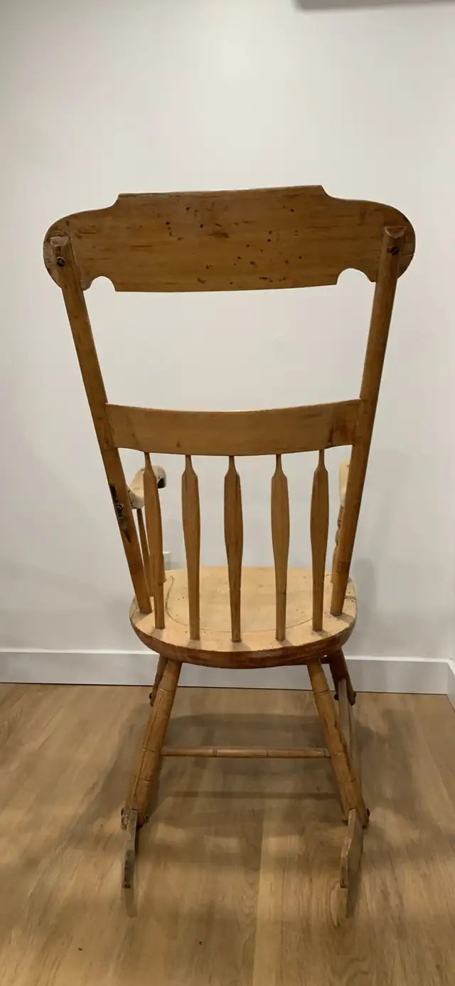 Antique Arrowback Windsor Rocking Chair Boston Rocker Primitive in Chairs & Recliners in Ottawa - Image 5