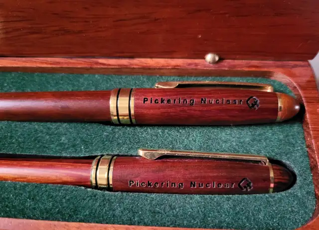 Vintage Pickering Nuclear Wooden Pen & Pencil Set in Wooden Box in Arts & Collectibles in Oshawa / Durham Region - Image 4