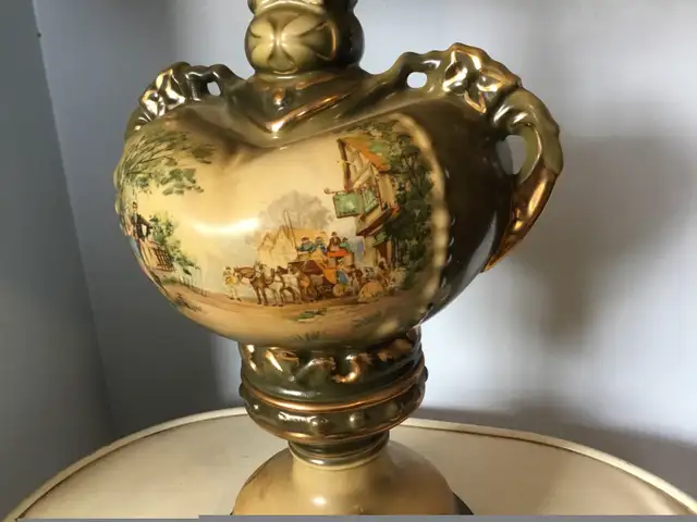 Vintage Porcelain Table Lamp in Indoor Lighting & Fans in Mississauga / Peel Region - Image 6