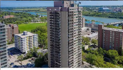 Downtown fully finished executive suite in prestigiousHallmark Place. With walking distance to Royal...