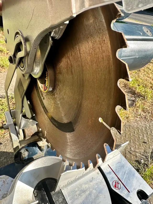 Mitre saw 12” with laser line mastercraft used like new in Power Tools in Oshawa / Durham Region - Image 6