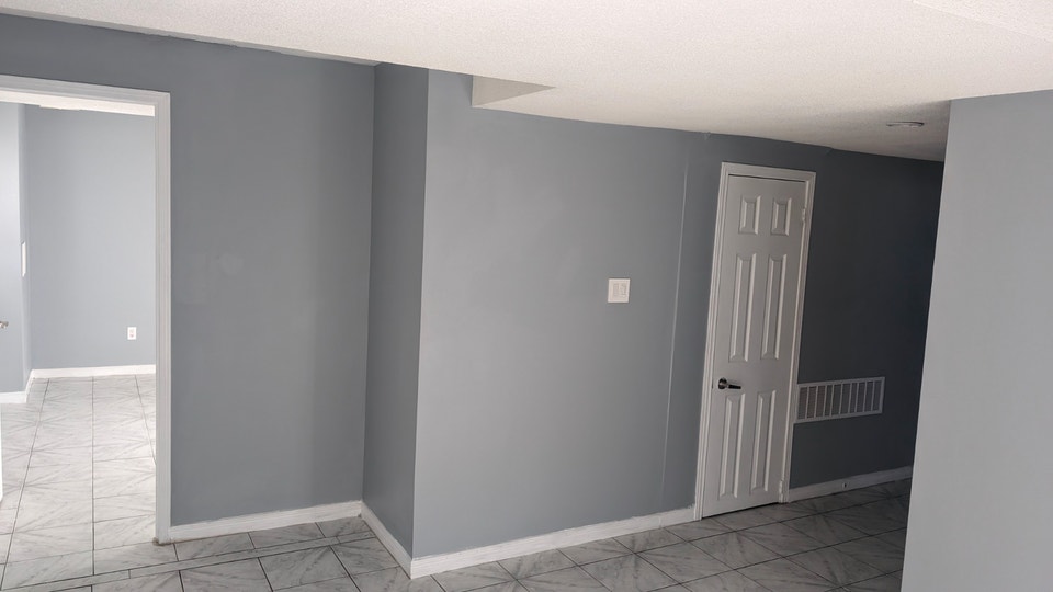 Independent WALKOUT 1 bedroom + large Living+kitchen apartment 4