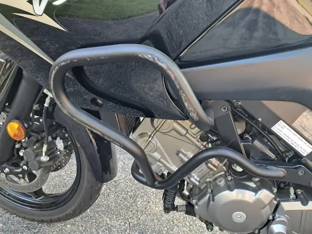 SUZUKI V-STROM 2010 ABS 1622km in Sport Touring in Mississauga / Peel Region - Image 9