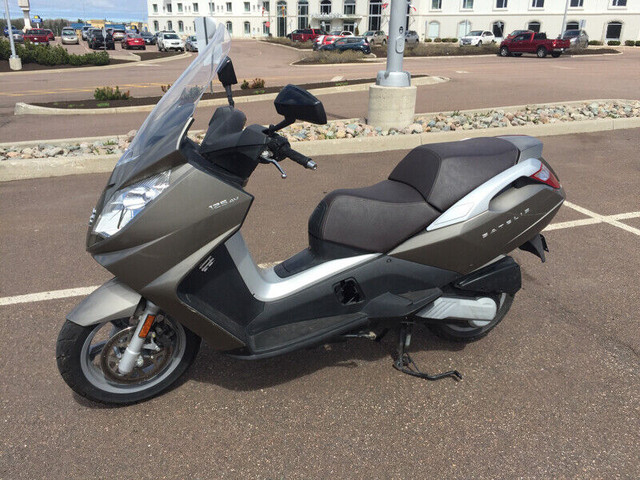 2009 PEUGEOT SATELIS 125cc SCOOTER in Scooters & Pocket Bikes in Fredericton