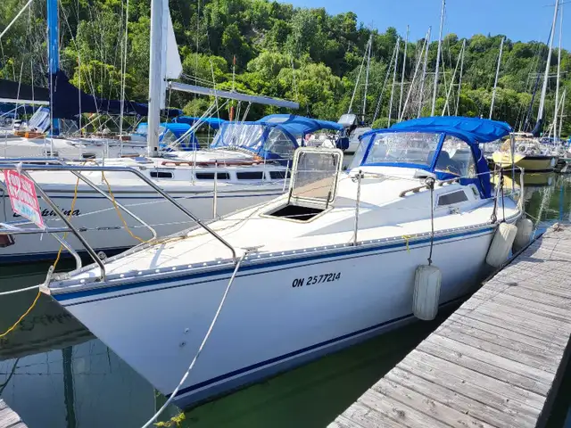 1985 Sailboat - Hunter 28.5 in Sailboats in City of Toronto - Image 3
