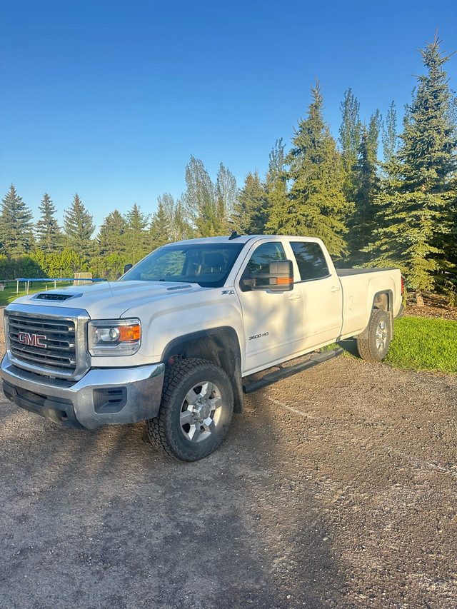 2017 GMC 3500 Long Crew in Cars & Trucks in Calgary - Image 2