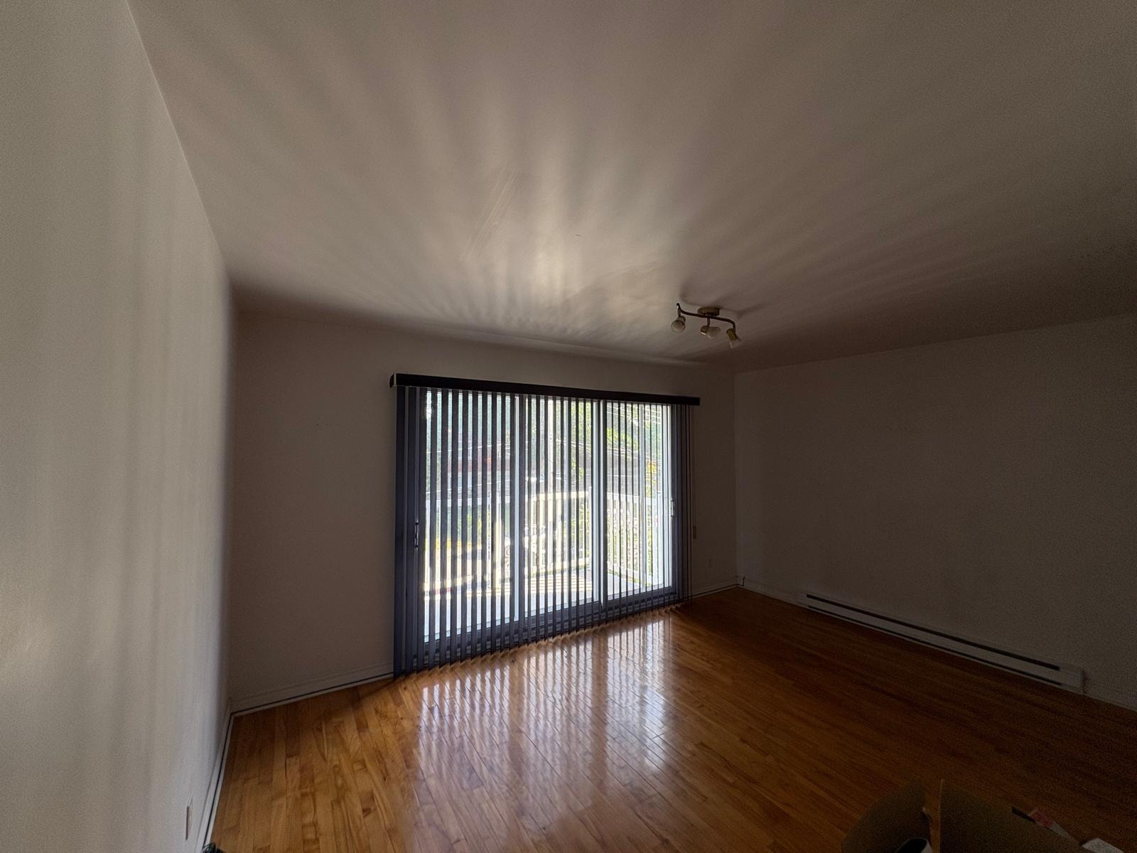 Grand appartement 5 1/2  a louer — photo 2