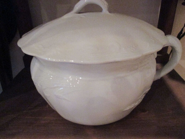 Antique Water Pitcher & Basin and Chamber Pot in Other in Fredericton - Image 3