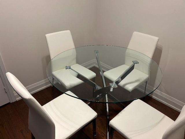 KITCHEN TABLE + CHAIRS in Dining Tables & Sets in Oakville / Halton Region