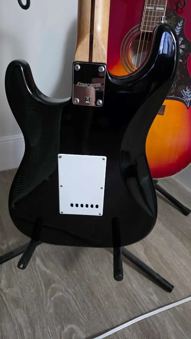 Fender Starcaster Electric Guitar and Amplifier in Guitars in London - Image 5